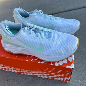 Nike White and Mint Athletic Shoes